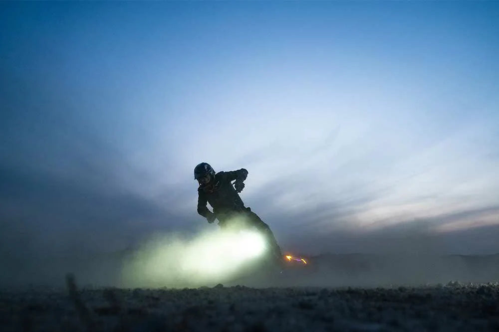 Jämförelse av KuKirin-strålkastare för skoter: Bäst för nattkörning?